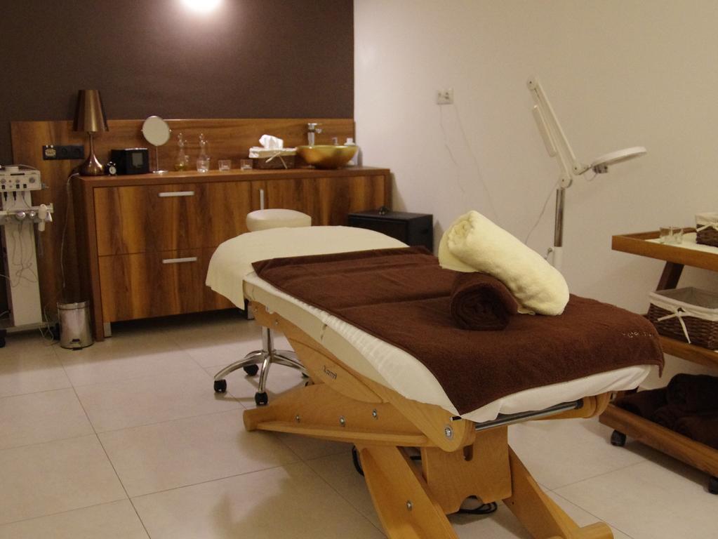 Hotel Uniejów Eksteriør billede