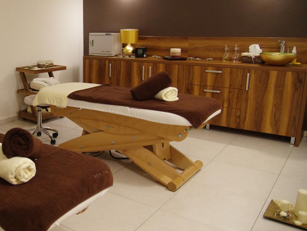 Hotel Uniejów Eksteriør billede