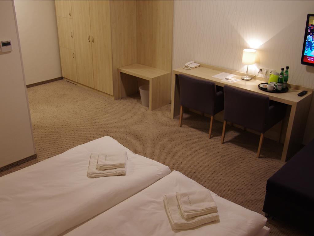 Hotel Uniejów Værelse billede